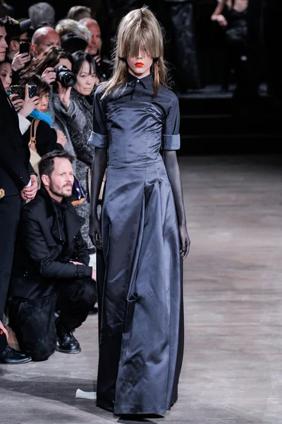 Look 10